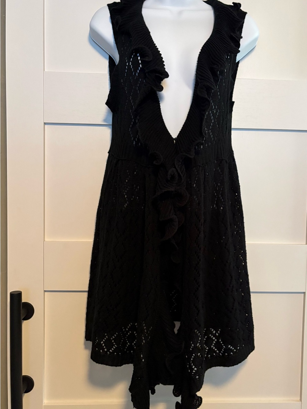 Sioni Black Ruffled Knit Vest